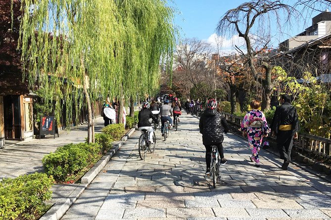 South Kyoto in a Nutshell: Gentle Backstreet Bike Tour! - Nishi Honganji and the scale of Kyoto’s temples