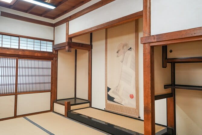 The Way of Tea: Kyoto Crafts, Hidden Temples & Wabi-Sabi Walk - What the small group changes