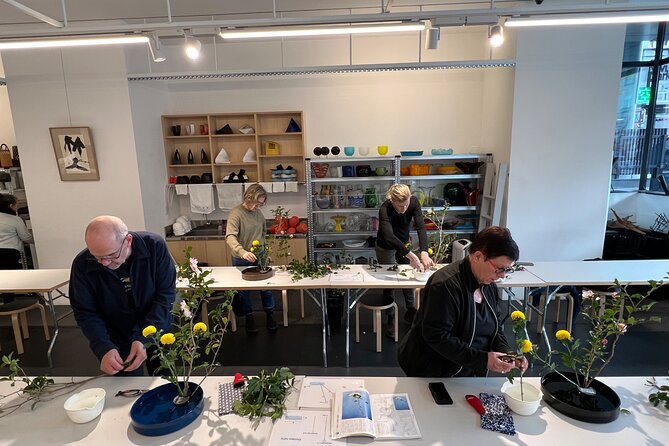 Traditional Japanese Flower Styling Workshop - Ikebana in Kyoto - Photographing the finished piece